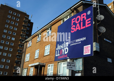 Justin Lloyd Pour les agents immobiliers vente à l'extérieur du bloc d'appartements à Brighton Banque D'Images