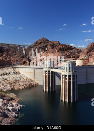 Hoover Dam et le Lac Mead sur le fleuve Colorado à Nevada, USA. Banque D'Images