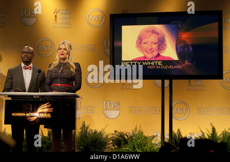 Le 12 décembre 2012 - West Hollywood, Californie, États-Unis - Acteurs Busy Philipps et Taye Diggs à la 19e assemblée annuelle des Screen Actors Guild Awards annonce à la Pacific Design Center le mercredi 12 décembre 2012 à West Hollywood, Californie. Betty White de Sex à Cleveland est nominé pour un rendement exceptionnel par une femme acteur dans une série comique. (Crédit Image : © Javier Rojas/Prensa Internacional/ZUMAPRESS.com) Banque D'Images