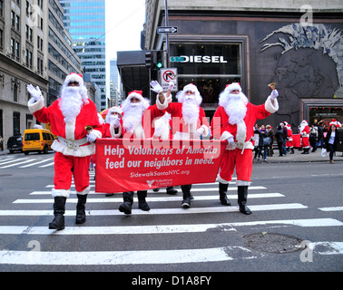 Les bénévoles d'Amérique du Grand New York, mars sur la 5e Avenue, le jour de Thanksgiving, Manhattan, New York City, USA Banque D'Images