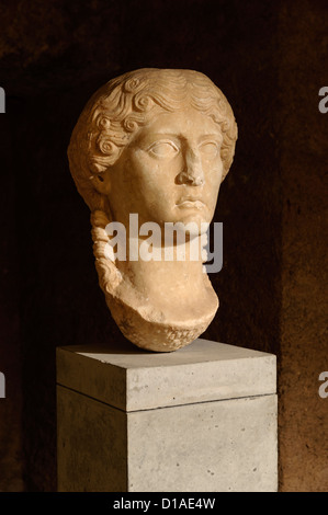 Portrait d'Agrippine, vers 40 après J.-C., au cryptoportique romain sous le Musée Machado de Castro à Coimbra, Portugal Banque D'Images