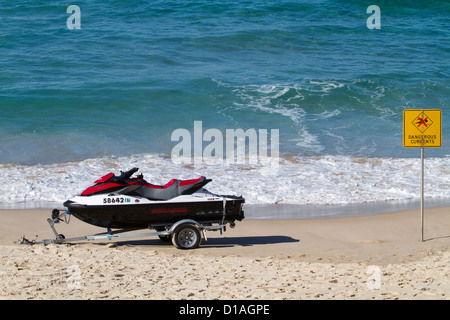 Sur remorque Jetski Seadoo à Bondi Beach, Sydney utilisé pour surf life saving. Banque D'Images