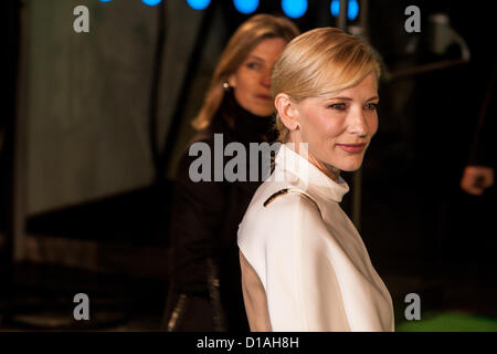 Cate Blanchett assiste à la Royal Film premiere de "Le Hobbit : Un voyage inattendu" à l'Odeon Leicester Square Londres, Royaume-Uni, 12/12/2012 Credit : Mario Mitsis / Alamy Live News Banque D'Images