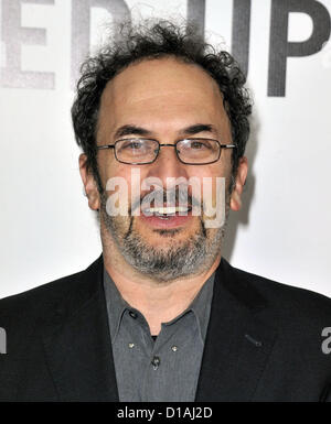 Le 12 décembre 2012 - Los Angeles, Californie, États-Unis - Robert Smigel assistant à la première de Los Angeles c'est ''40'' tenue à l'Grauman's Chinese Theatre à Hollywood, Californie .le 12 décembre 2012. 2012.(Image Crédit : © D. Long/Globe Photos/ZUMAPRESS.com) Banque D'Images