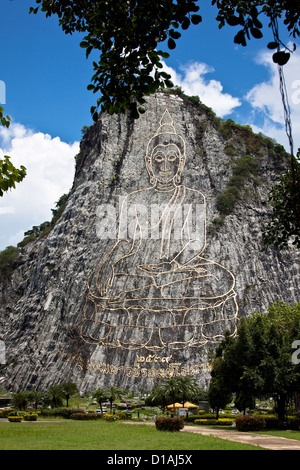 Image du Bouddha sur la falaise Banque D'Images