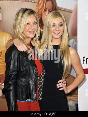 Le 12 décembre 2012 - Los Angeles, Californie, États-Unis - Heather Locklear, Ava Elizabeth Sambora. assister à la première de Los Angeles c'est ''40'' tenue à l'Grauman's Chinese Theatre à Hollywood, Californie .le 12 décembre 2012. 2012.(Image Crédit : © D. Long/Globe Photos/ZUMAPRESS.com) Banque D'Images