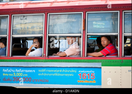 Les passagers d'un bus, Bangkok Banque D'Images