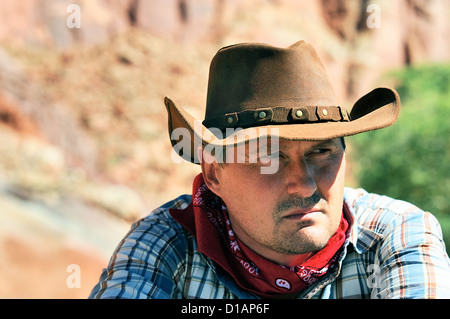 Sud-ouest - un cowboy prend du temps pour se reposer et réfléchir. Banque D'Images