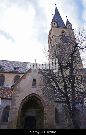 Vue latérale de la cathédrale évangélique de Sibiu, Roumanie Banque D'Images
