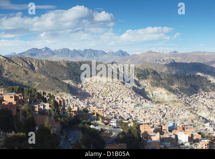 Vue sur les maisons à flanc de montagne, La Paz, Bolivie Banque D'Images