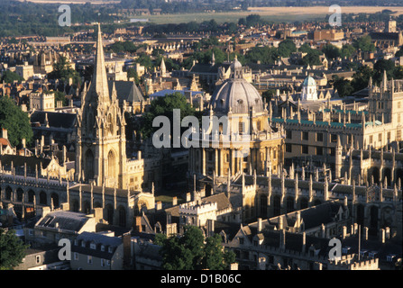 L'Oxford Radcliffe Camera et Eglise St Mary the Virgin vu à partir d'un vol en ballon au-dessus de Oxford. 1990. Banque D'Images