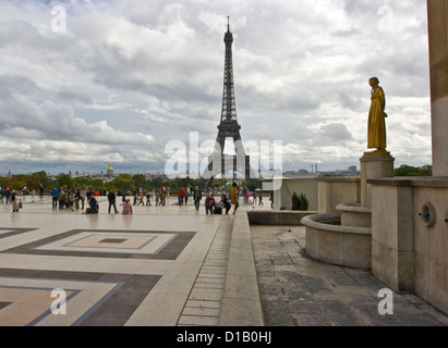 Panorama de Paris avec la Tour Eiffel à partir de Palais de Chaillot France Europe Banque D'Images