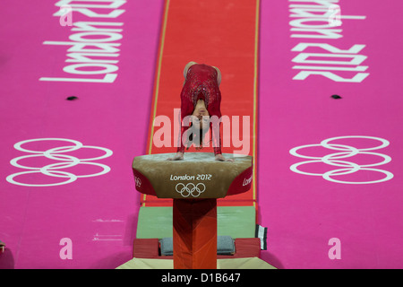 McKayla Maronney (USA) préformes la voûte au cours de l'équipe de gymnastique féminine à la finale des Jeux Olympiques d'été de 2012 Banque D'Images