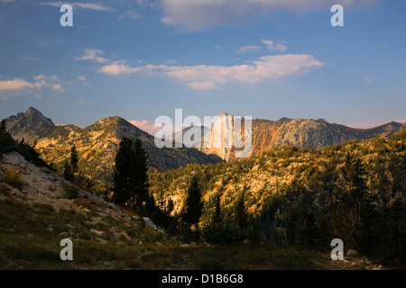 Le Cervin depuis le sentier du lac Minam en Eagle Cap Désert de la Wallowa montagnes dans le Wallow-Whitman National Forest. Banque D'Images