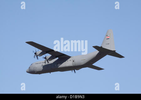 L'un des six avions C-130J Super Hercules de modèle que la Force aérienne irakienne prendra possession de mouches de l'état de Rhode Island l'aéroport. La 143e Escadre de transport aérien qui est basée à l'aéroport a été impliqué dans la formation des équipages de C-130J de l'Iraq et les responsables depuis juin 2012. Le C-130J est fabriqué par Lockheed Martin Marietta en Géorgie (USA). Banque D'Images