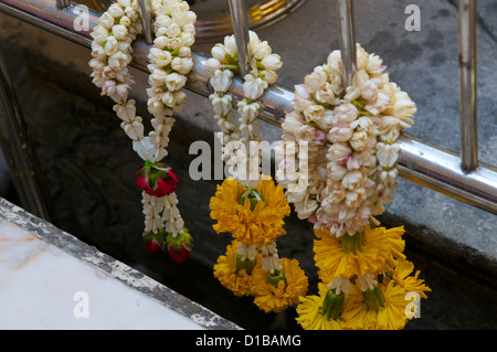 Offrant à Bangkok Bouddha Floral Banque D'Images