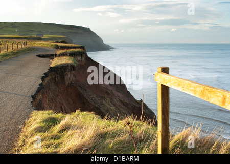 Glissement de terrain en raison de l'érosion côtière sur la côte nord-est de l'Angleterre près de Staithes Banque D'Images