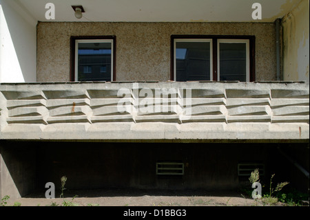 Magdeburg, Allemagne, le balcon d'un appartement vacant à nouveau Olvenstedt Banque D'Images