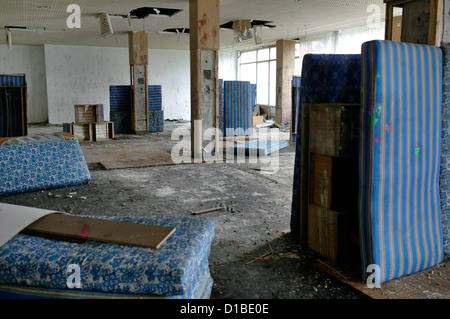 Mme Wald, Allemagne, des matelas pour couvrir le paintball dans un sanatorium abandonné Banque D'Images