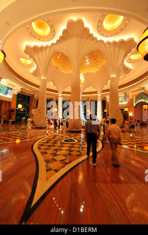 Dubaï, Émirats arabes unis, vue sur le hall de l'Hôtel Atlantis Banque D'Images