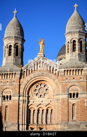 La ville de Saint-raphaël et de la Cathédrale Notre Dame l'église de style byzantin Victoire Banque D'Images