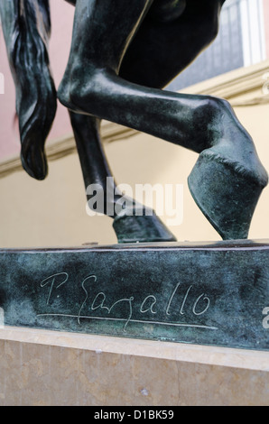 Sculpture cheval en face de Pablo Gargallo museum à San Felipe square à Saragosse, Aragon, Espagne Banque D'Images