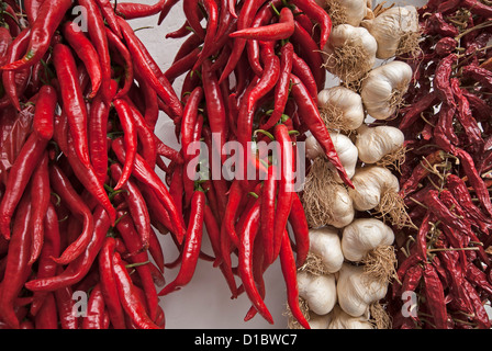 Marché italien de poivrons et l'ail. Banque D'Images