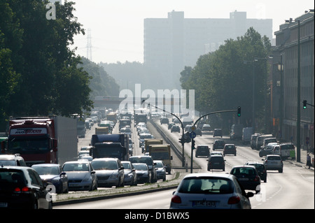 Berlin, Allemagne, un embouteillage sur l'autoroute B1/B5 Alt-Friedrichsfelde Banque D'Images