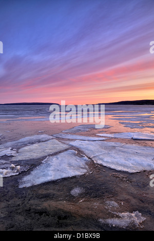 Munising Bay sur le lac Supérieur, à l'aube, Munising, Michigan, USA Banque D'Images