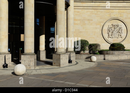 Entrée publique du High court of Justiciary de Glasgow sur Mart Street à Glasgow, vue de Jocelyn Square, Écosse, Royaume-Uni Banque D'Images