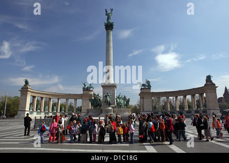 Budapest, Hongrie, et Monument du Millénaire colonnade de la Place des Héros Banque D'Images