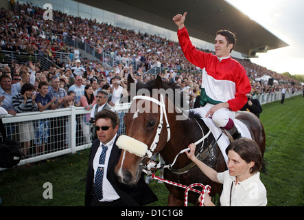 Budapest, Hongrie, cheval au galop (USA) avec Christophe Soumillon jockey Banque D'Images