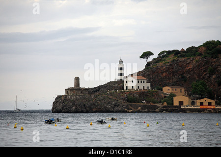 Port de Soller, Majorque, Espagne, donnant sur la baie de l'phares Banque D'Images