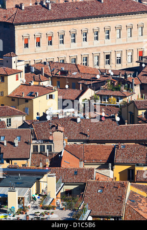 Vue aérienne de la vieille ville depuis la tour Asinelli à Bologne, Italie Banque D'Images