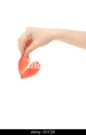 Femme part avec 'broken heart' papier rouge isolated on white Banque D'Images