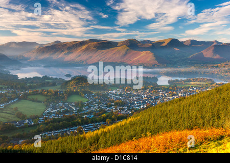 Voir plus de Keswick et Derwent Water de Latrigg sommet, Parc National de Lake District. Banque D'Images