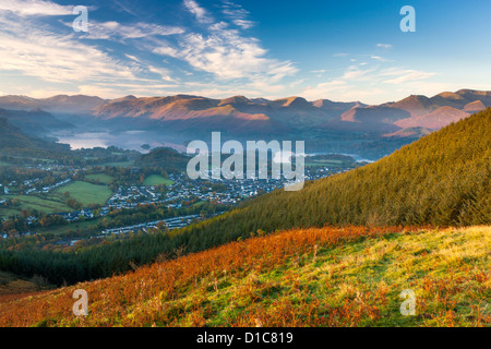 Voir plus de Keswick et Derwent Water de Latrigg sommet, Parc National de Lake District. Banque D'Images