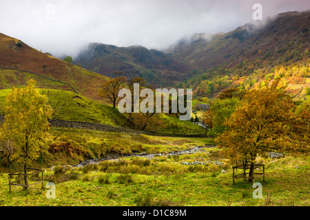 Paysage d'automne, Dovedale Valley dans le Parc National de Lake District. Banque D'Images