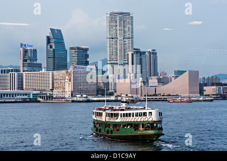 Star Ferry traversant le port de Victoria vers Kowloon Hong Kong. Banque D'Images