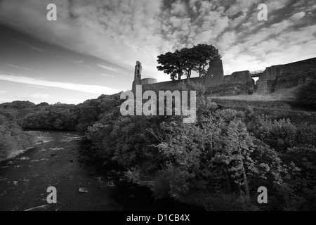 Le noir et blanc vue panoramique des ruines de Barnard Castle, Barnard Castle town, Upper Teesdale, comté de Durham, Angleterre, Grande-Bretagne, Royaume-Uni Banque D'Images