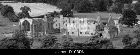 Image panoramique en noir et blanc, les ruines de l'abbaye Egglestone, près de Barnard Castle Town, comté de Durham, de Teesdale, Angleterre Banque D'Images