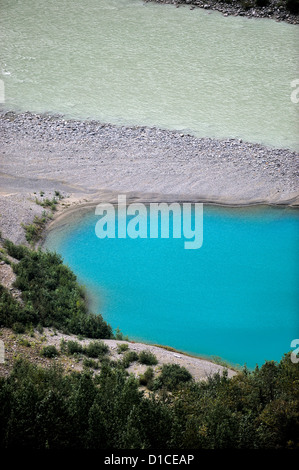 Une bouilloire d'eau bleue Banque D'Images