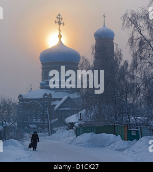 La Cathédrale Pokrovsky dans frosty matin . Moscow City l'Altaï Sibérie Russie Banque D'Images