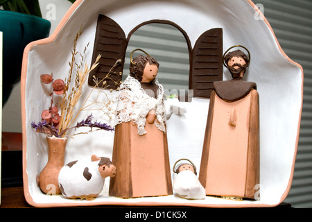 Crèche de Noël chrétien scène avec Marie Joseph l'enfant Jésus et un agneau ou mouton. IL Chicago Illinois USA Banque D'Images