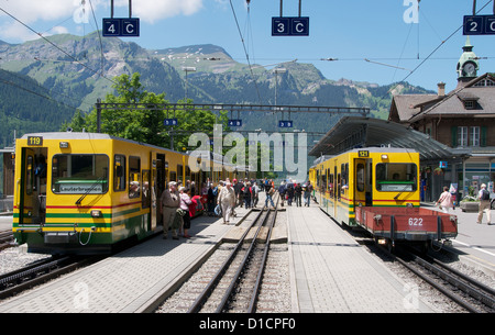 Des trains à la gare de Wengen Suisse Banque D'Images