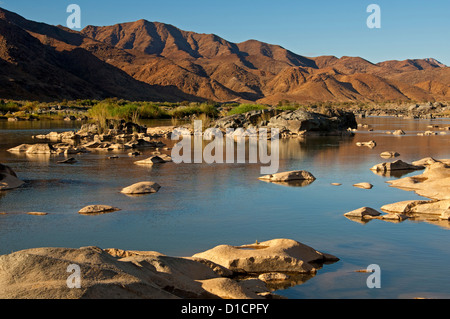 Vallée de la Rivière Orange dans le Richtersveld Transfrontier National Park, vue sur la rivière à la Namibie, Afrique du Sud Banque D'Images