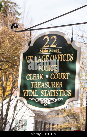 Bureaux Inscrivez-village et les feuilles d'automne, Cooperstown, NEW YORK, USA Banque D'Images