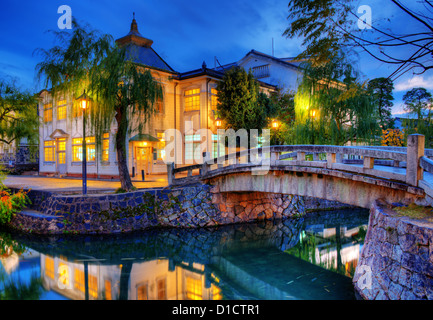 Le célèbre pont et canal de Kurashiki, Japon. Banque D'Images