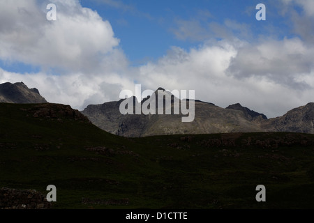 Une partie de la crête principale Cuillin y compris Sron na Ciche Sgurr Alasdair et Sgurr nan Eag du Rubh Dunain un sentier Banque D'Images