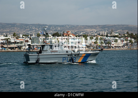 Navires de patrouille de police maritime au large des côtes. Paphos Chypre Banque D'Images